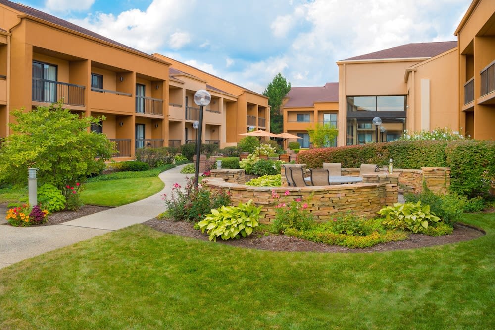 Courtyard Chicago Deerfield 1