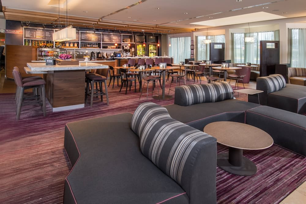 Courtyard by Marriott Fairfax Fair Oaks 1