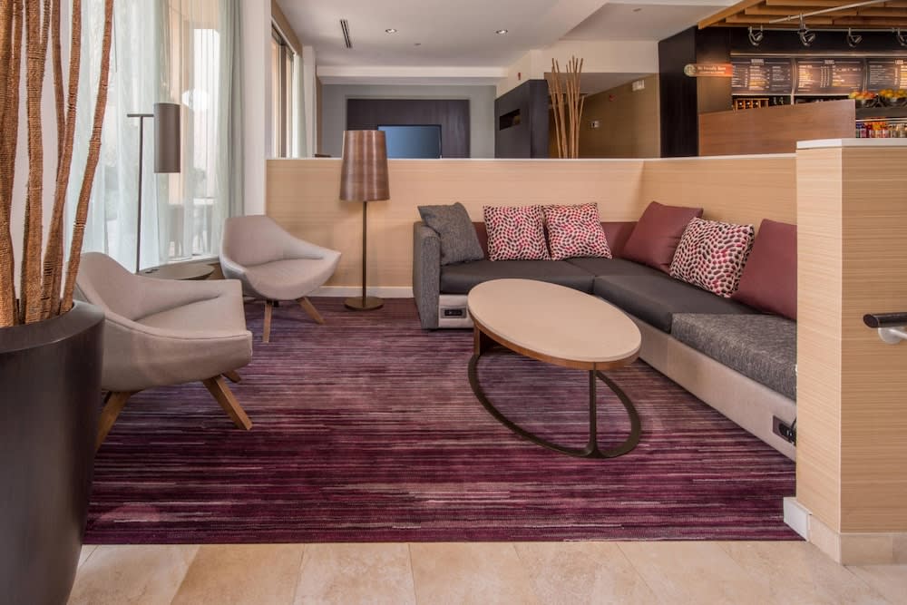 Courtyard by Marriott Fairfax Fair Oaks 2