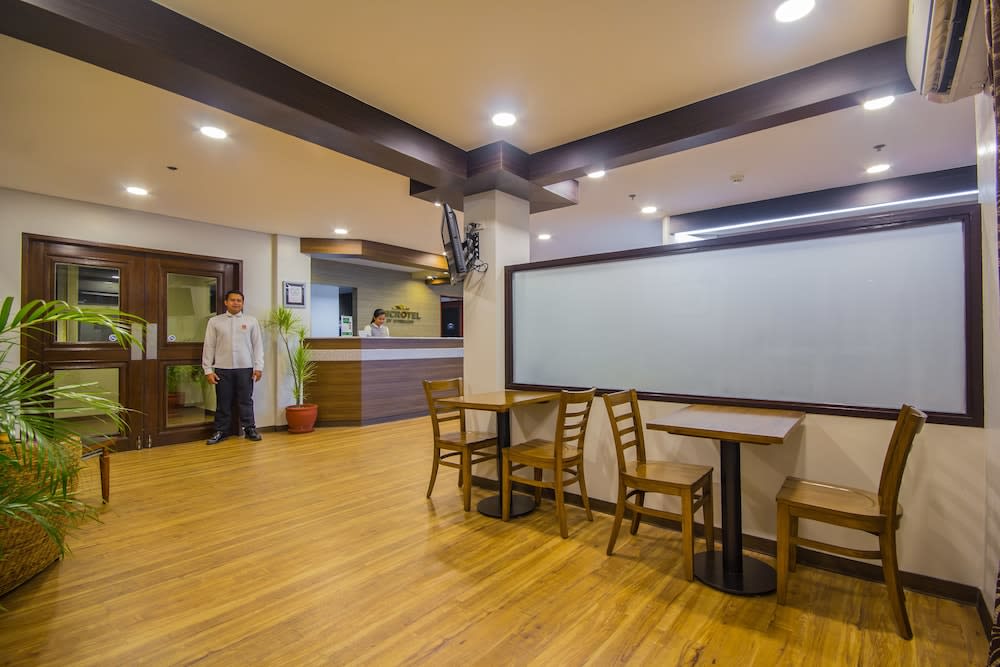 Microtel by Wyndham Batangas 1