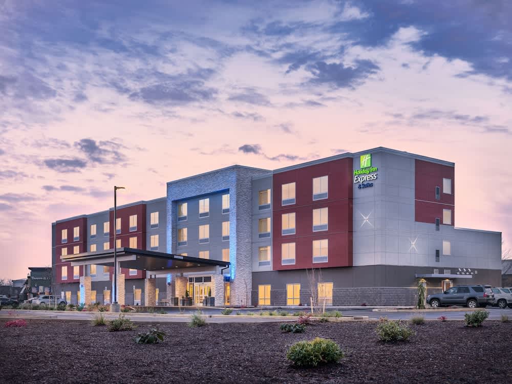 Holiday Inn Express & Suites SALEM NORTH - KEIZER by IHG 1