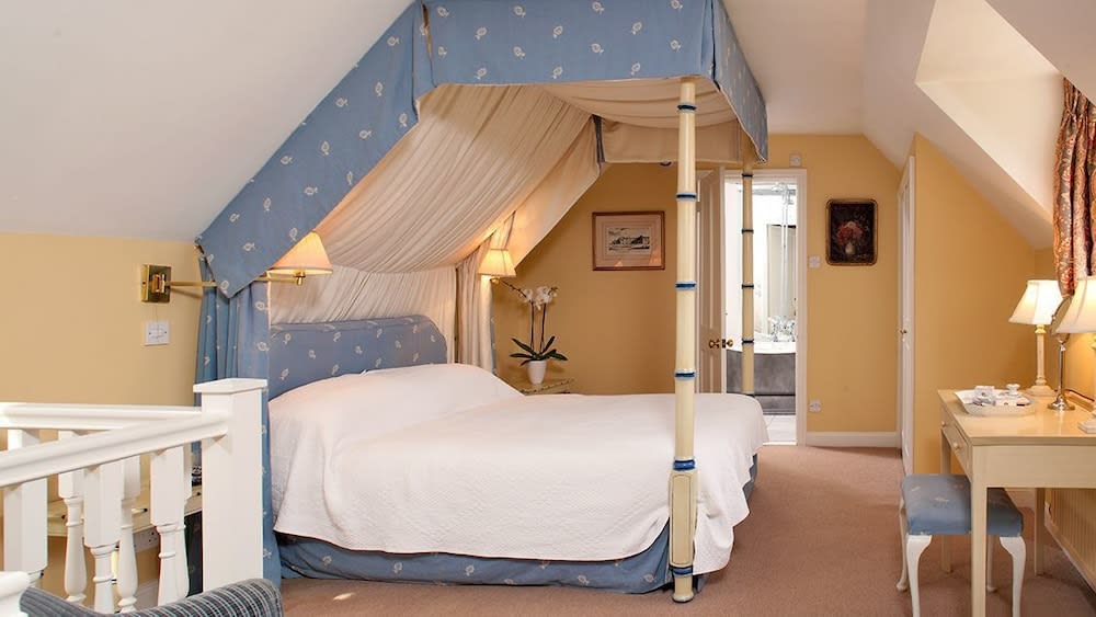 Saratoga Cottage 2