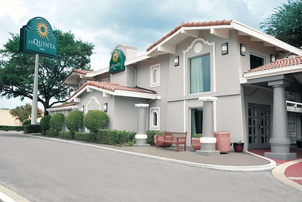 La Quinta Inn by Wyndham Dallas Uptown 1