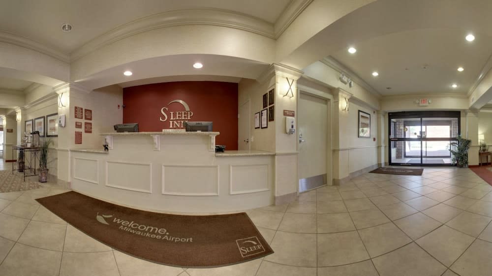 Sleep Inn & Suites Milwaukee Airport 2