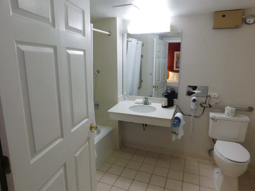 Days Inn & Suites by Wyndham Arlington Heights 2