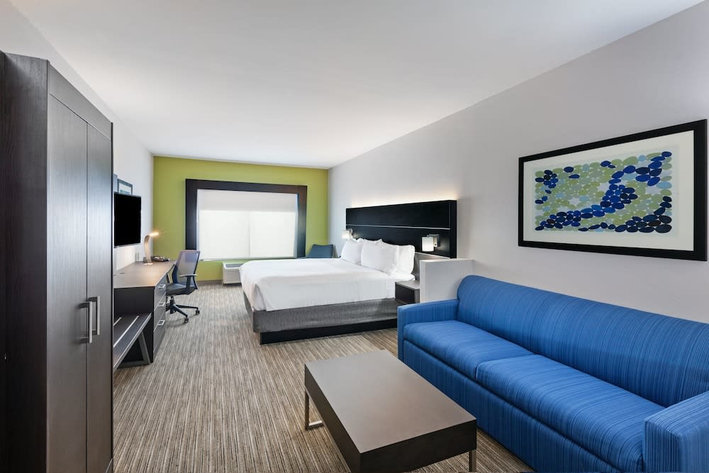 Holiday Inn Express & Suites SEALY by IHG 2