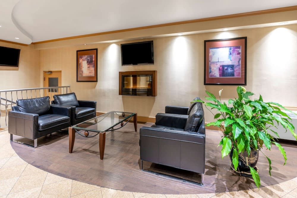 Ramada by Wyndham Coquitlam 3