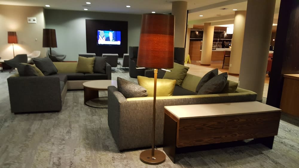 Courtyard by Marriott Omaha Aksarben Village 3
