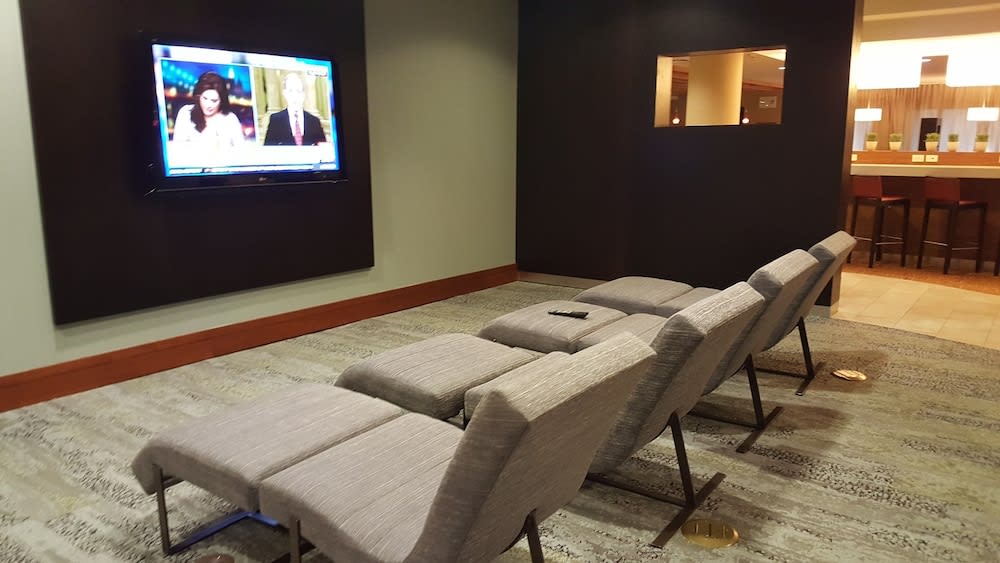 Courtyard by Marriott Omaha Aksarben Village 2