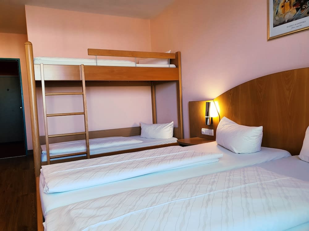 Hotel SunParc - SHUTTLE zum Europa-Park Rust 4km & Rulantica 2km 5