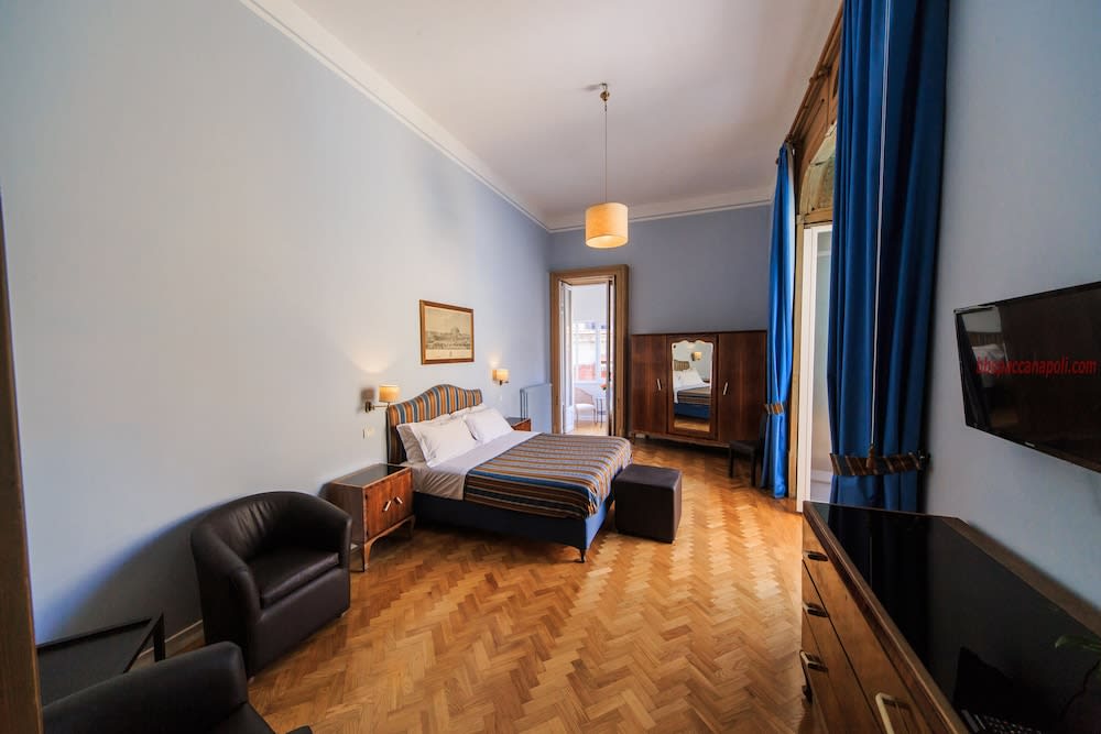 Spaccanapoli Comfort Suites 4