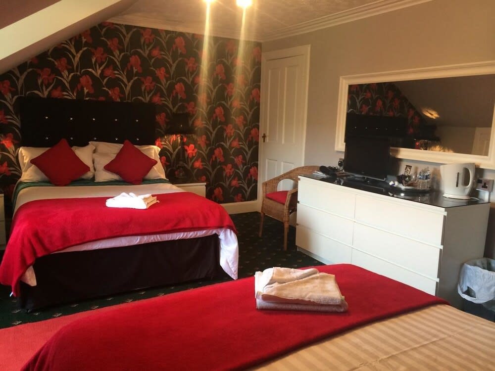 Willowbank Hotel, Largs Best deals