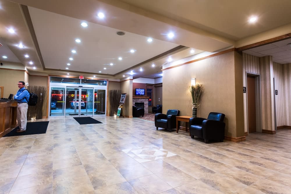 Days Inn & Suites by Wyndham Edmonton Airport 2