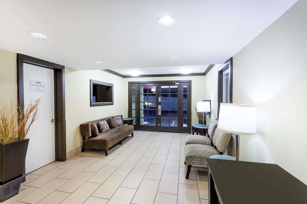 Howard Johnson by Wyndham San Diego Hotel Circle 2