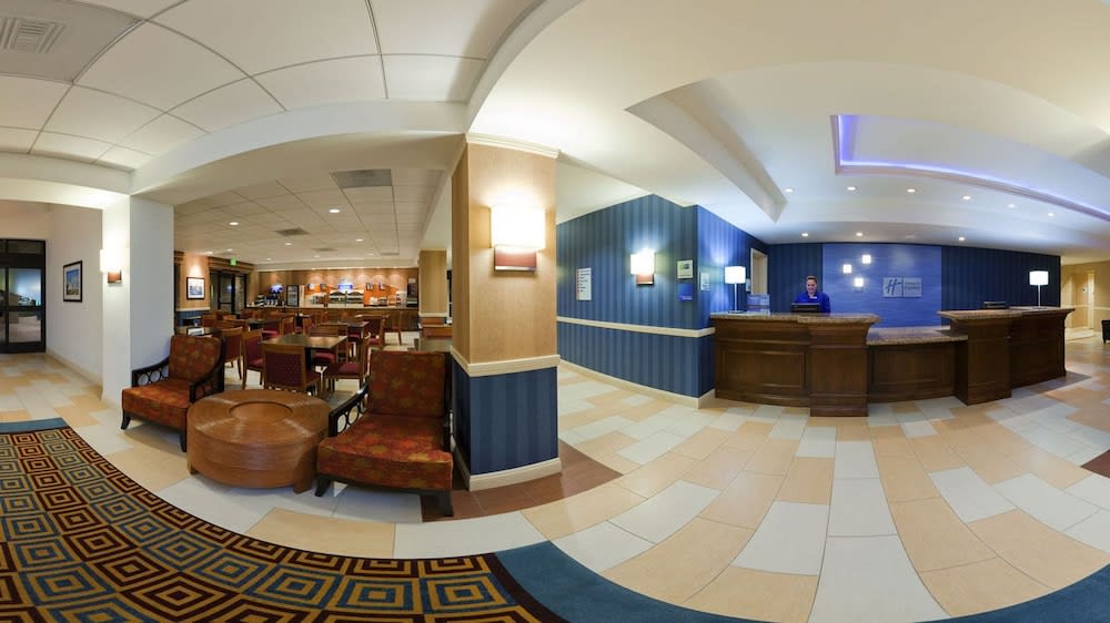 Holiday Inn Express & Suites SANTA CRUZ by IHG 2