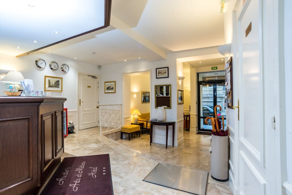 Austin's Arts Et Metiers Hotel 4