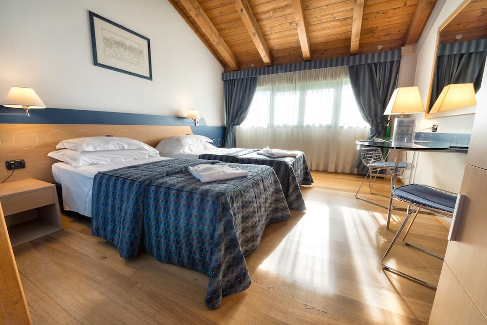 West Point Airport Hotel 1