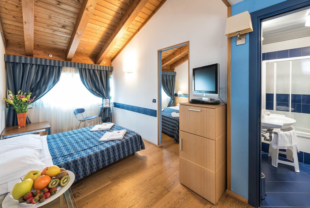 West Point Airport Hotel 5