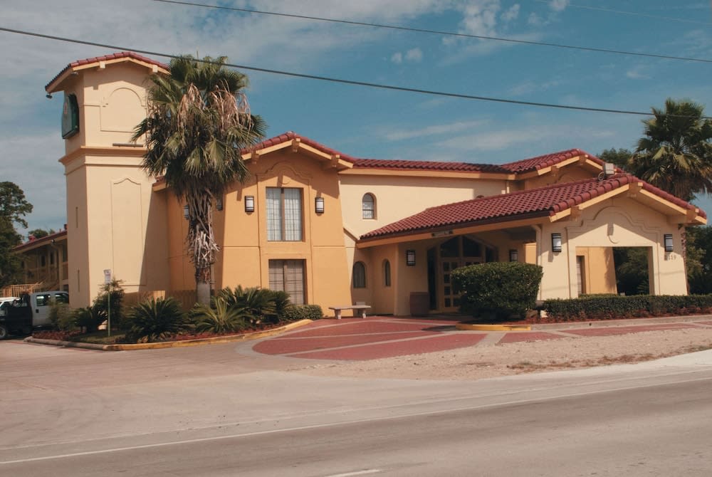 La Quinta Inn by Wyndham Lufkin 1