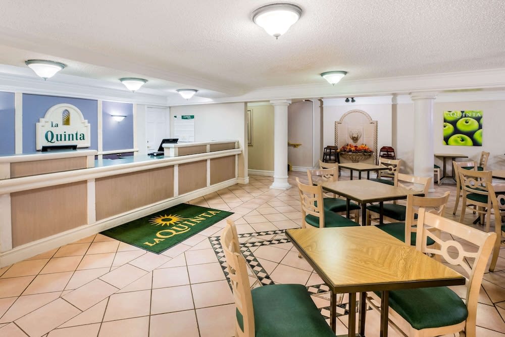 La Quinta Inn by Wyndham Lufkin 2