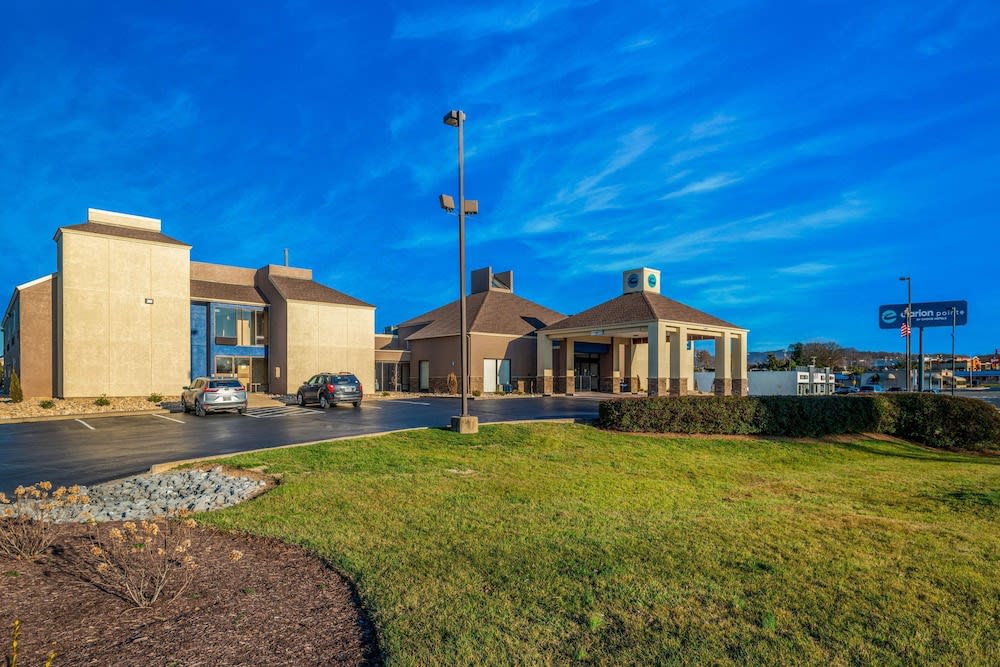 Clarion Pointe Harrisonburg 1