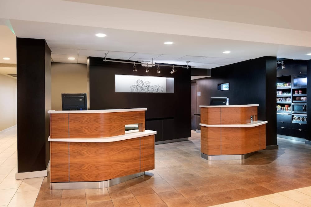 Courtyard by Marriott Savannah Midtown 2
