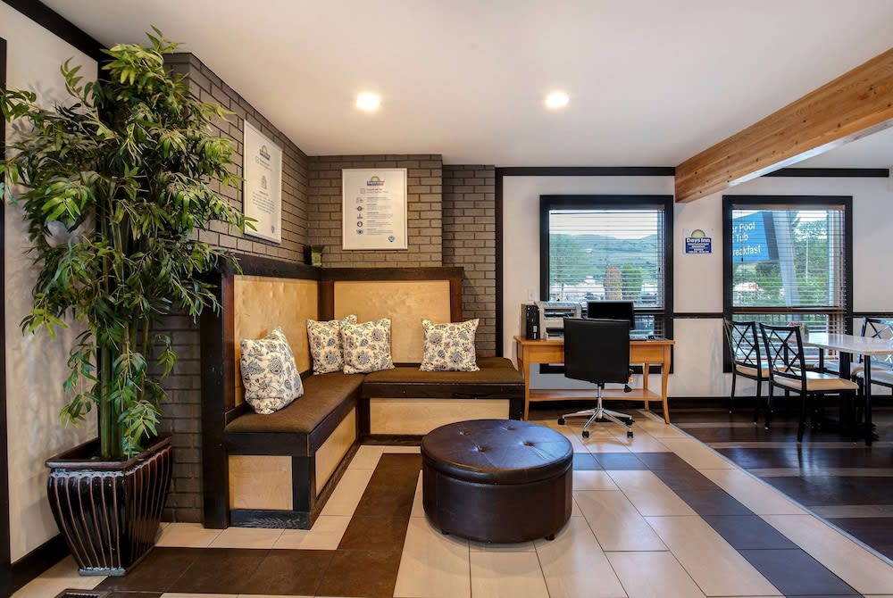 Days Inn by Wyndham Vernon 4