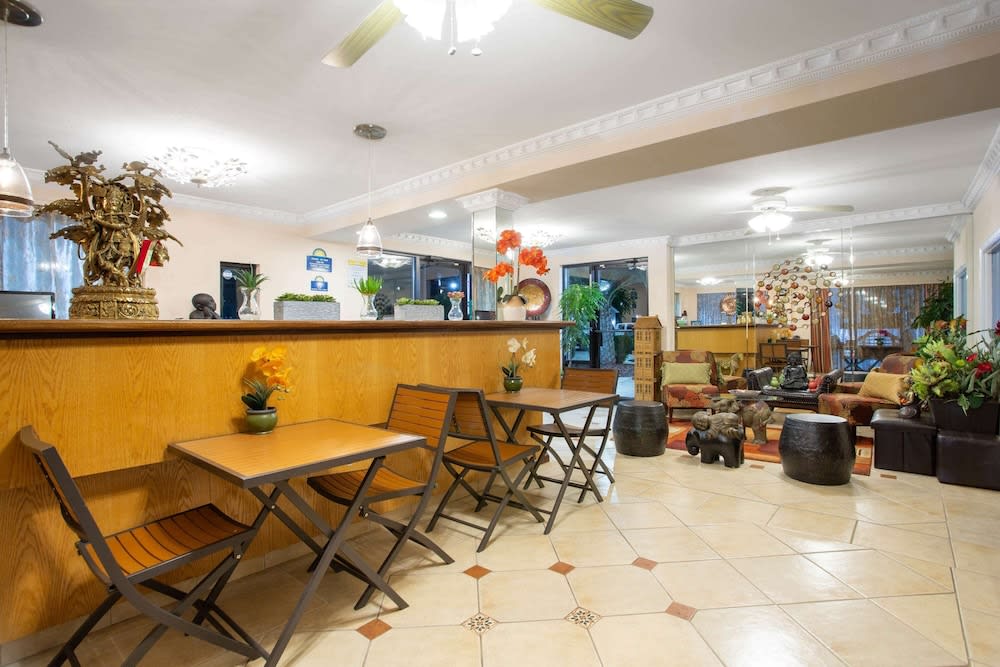 Days Inn by Wyndham Lake City 2