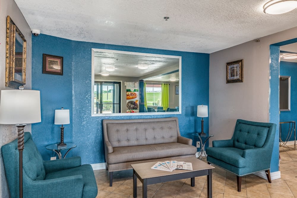Quality Inn I-10 East near Frost Bank Center 2