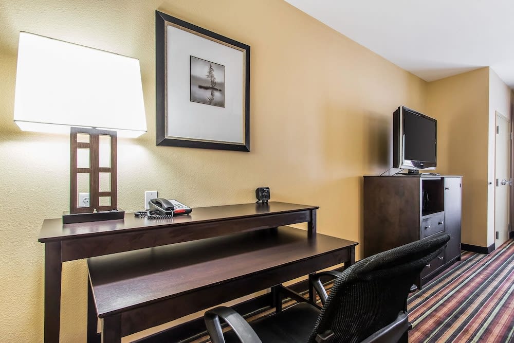 Comfort Suites Jackson I-40 5