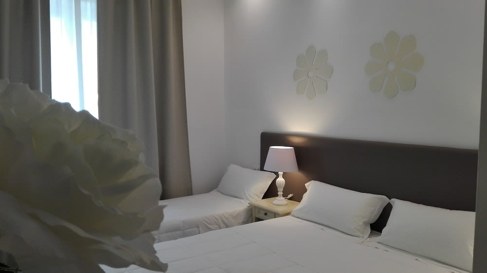 FLOS Guest House 1