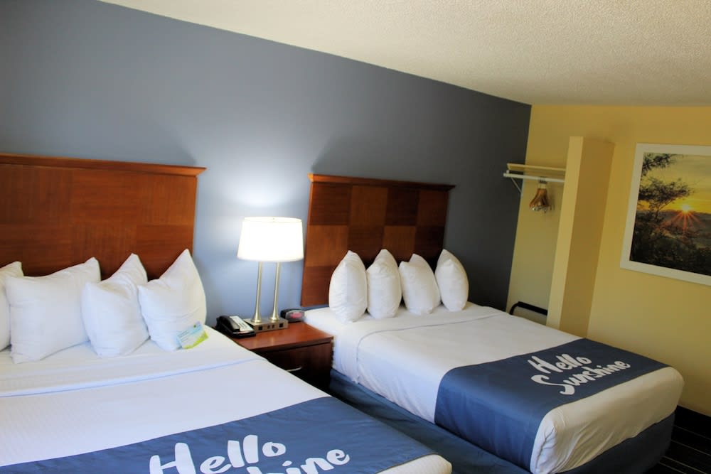 Days Inn & Suites by Wyndham Gunnison 1