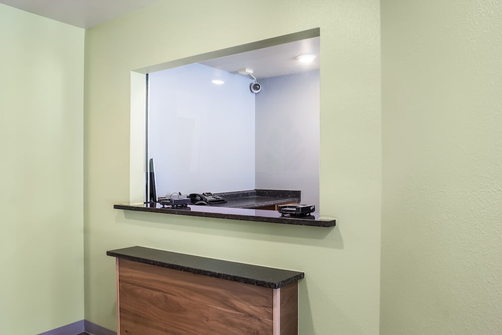 WoodSpring Suites Houston Baytown 2