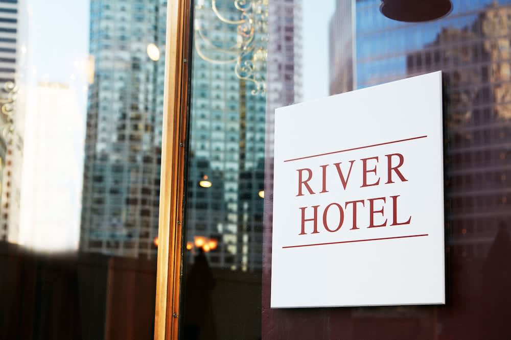 River Hotel 1