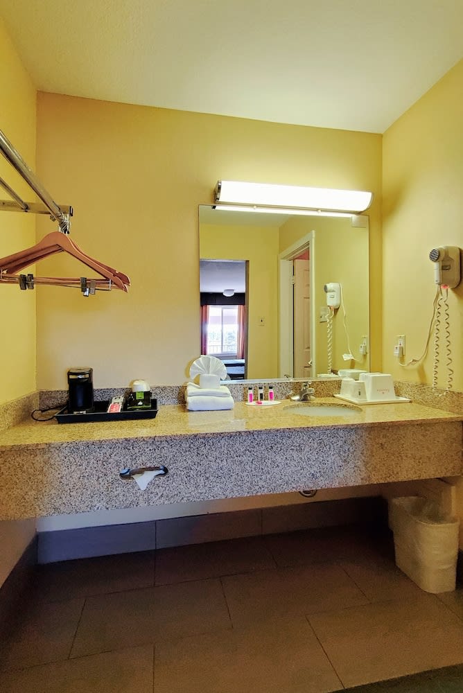 Ramada by Wyndham Flagstaff East 3