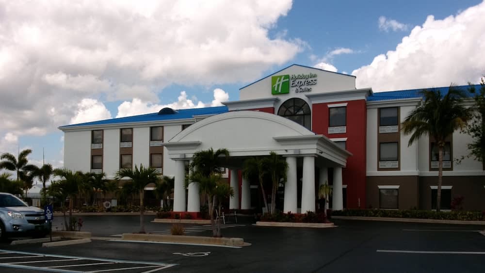 Holiday Inn Express & Suites LAKE OKEECHOBEE by IHG 1