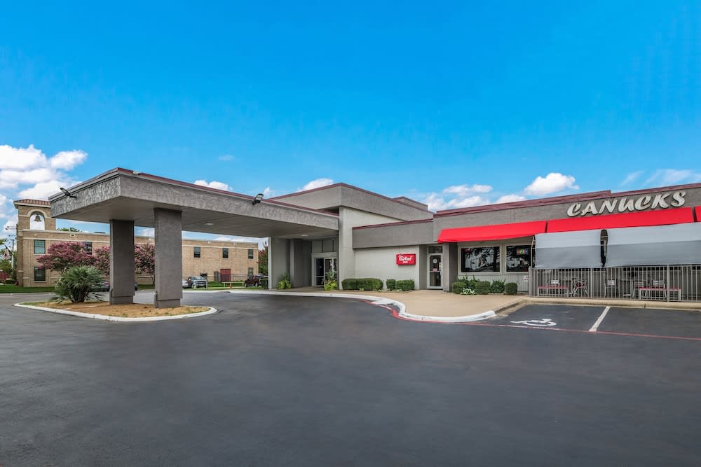 Red Roof Inn Lewisville 1