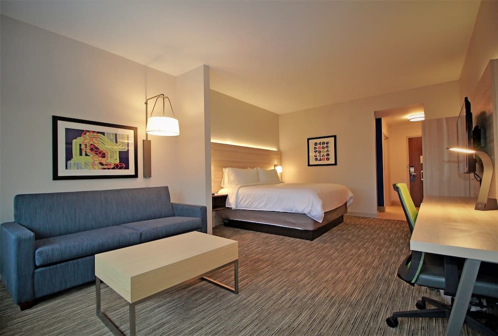 Holiday Inn Express & Suites Ocala by IHG 5