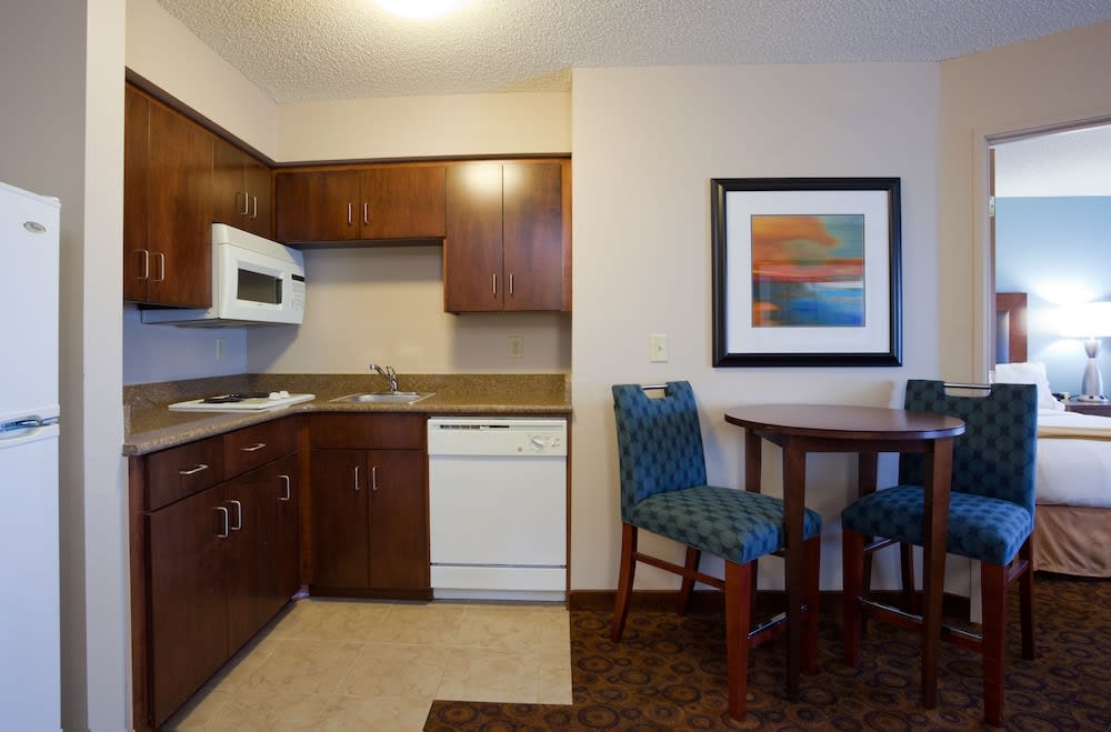 Holiday Inn Express Hotel & Suites St. Cloud, an IHG Hotel 5