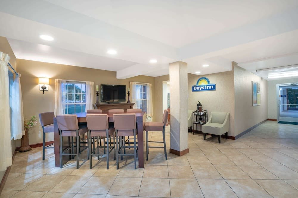 Days Inn by Wyndham Cave City 2
