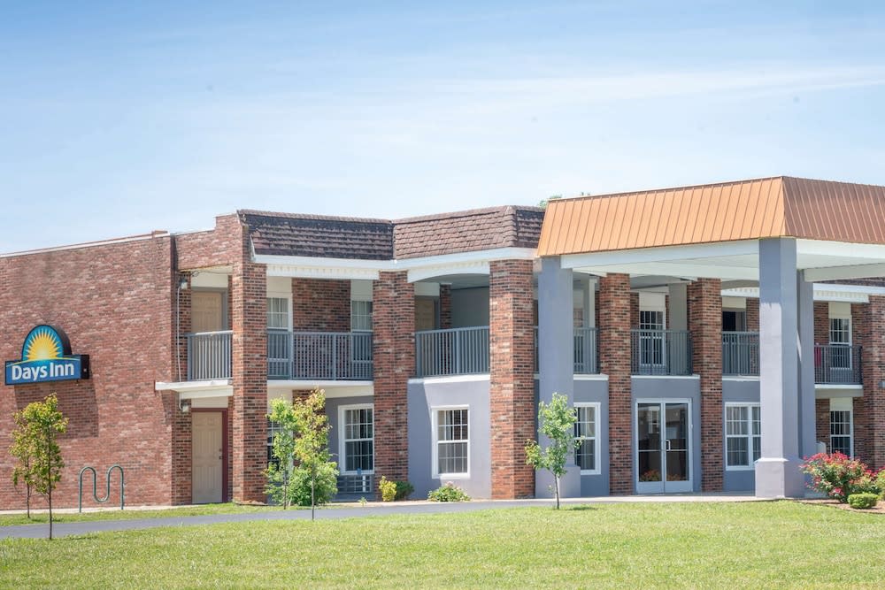 Days Inn by Wyndham Cave City 1