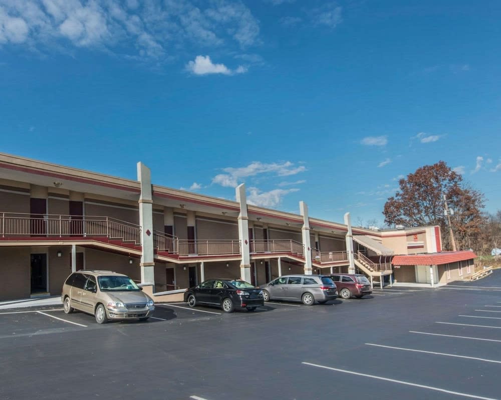 Econo Lodge Hermitage South 1