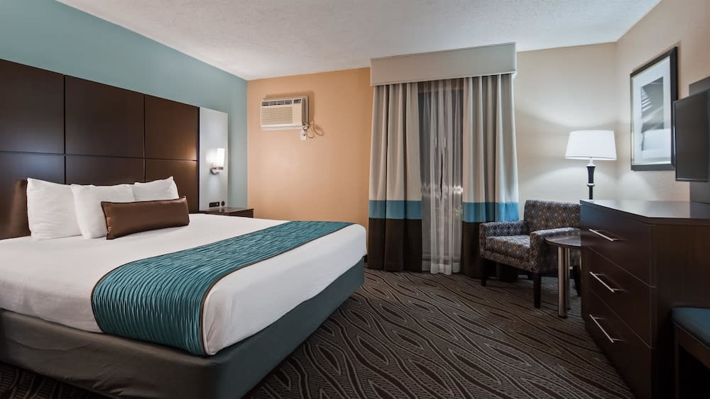 Best Western Plus Galleria Inn & Suites 5