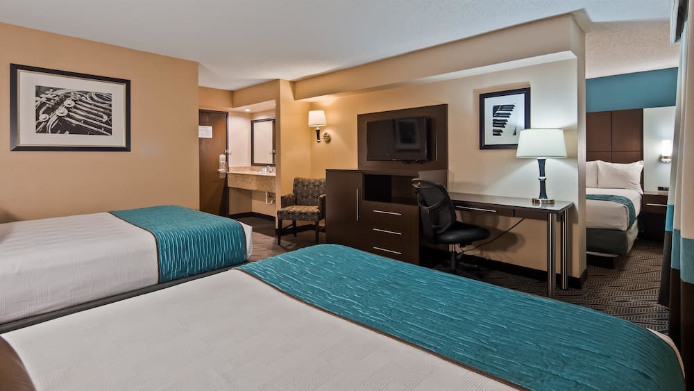 Best Western Plus Galleria Inn & Suites 4