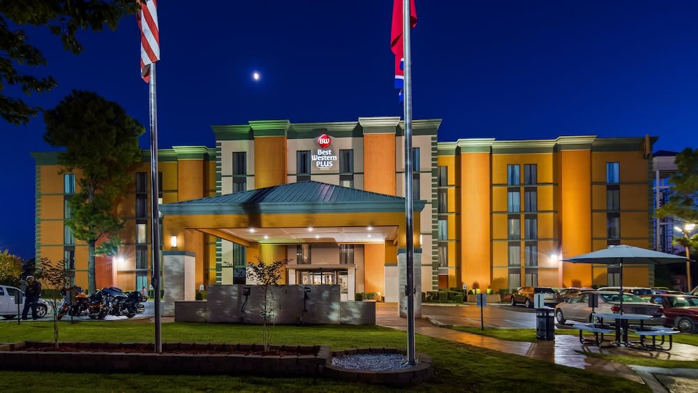 Best Western Plus Galleria Inn & Suites 1