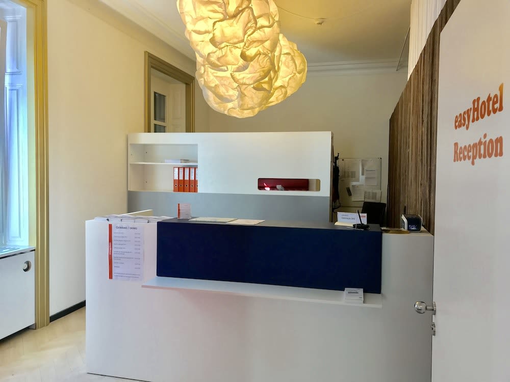 easyHotel Basel - self service and self check-in 4