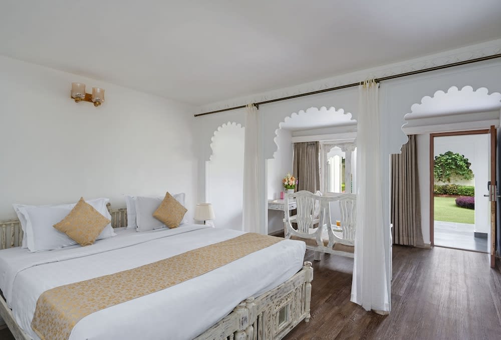 Swaroop Vilas - Lake Facing Boutique Hotel 2