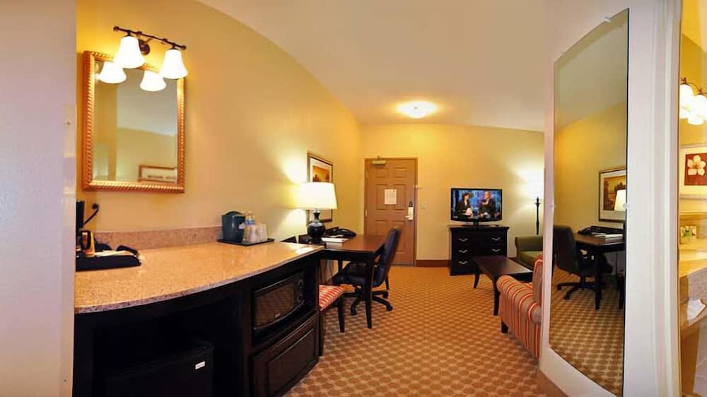 Country Inn & Suites by Radisson, Conway, AR 4