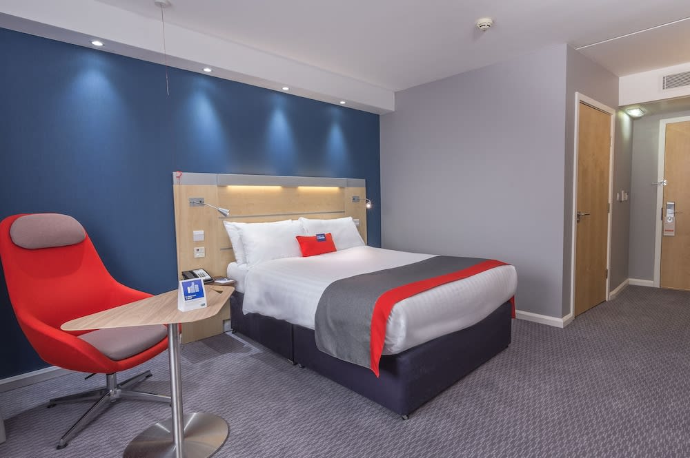 Holiday Inn Express KETTERING, Kettering Best deals