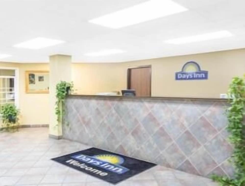 Days Inn by Wyndham Phenix City Near Fort Benning 2